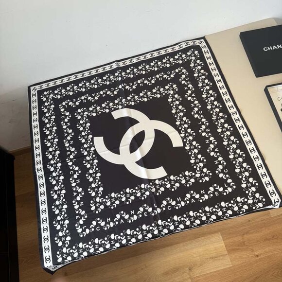Chanel Scarf - Picture 1 of 4